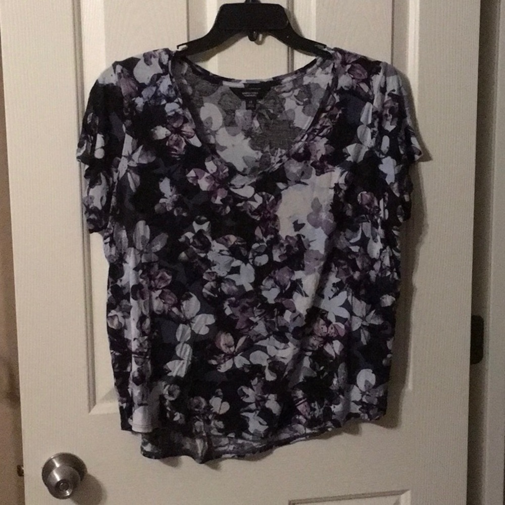 Black floral tee